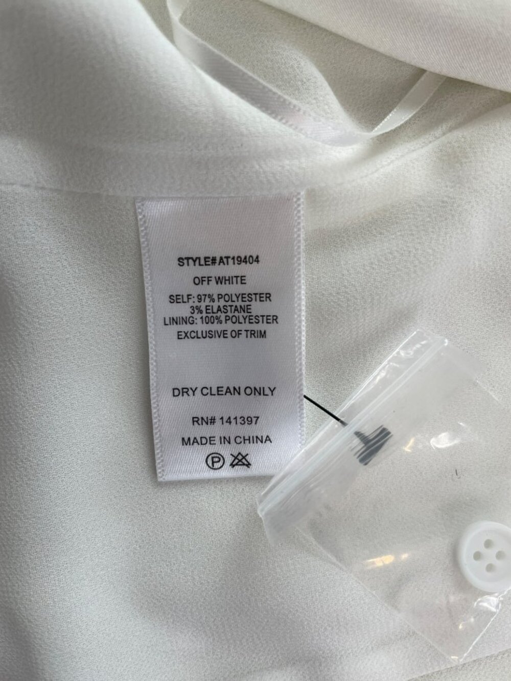 ASTR The Label Off-White Button-Front Lace Trim Blouse Women's Sz XS DEFECT NWT - Picture 8 of 8